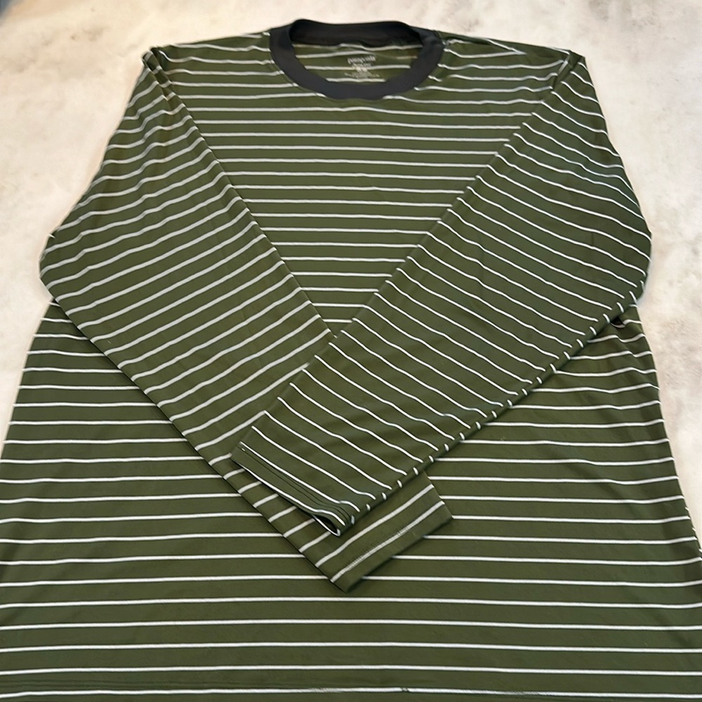 Patagonia Men’s L long sleeve